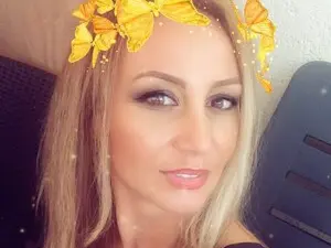 Myfreecams Live Sex Cam of Merlyn4u