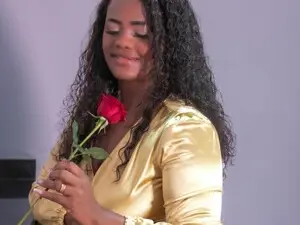 Myfreecams Watch Live Sex Cams of LauraSaenz01