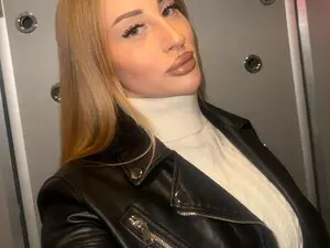 Myfreecams Watch Live Sex Cams of Mia_Noir