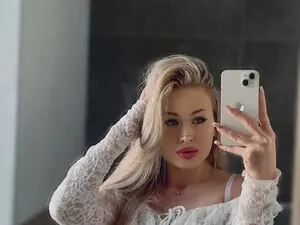 Myfreecams Adult Webcam of Cold_Blonde