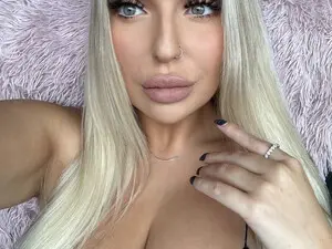 Myfreecams Live Sex of KissMyTitsPls