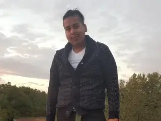 Streamate Adult Webcams of EstebanCrack
