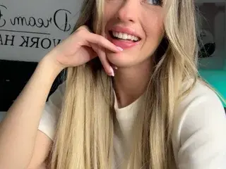 Streamate Adult Webcam of KatieeCutieXoo