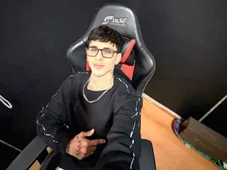 Streamate Watch Live Sex Cams of DanntheStiff67