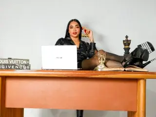 Streamate Live Sex Cam of KarlaBellucci