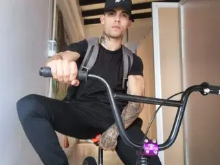 Streamate Live Porn of Iron_ick