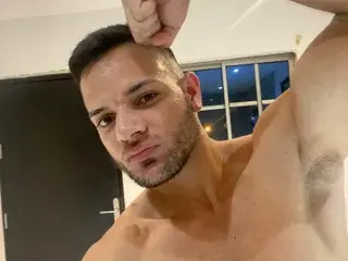 Streamate Live Sex Cam of FrezisYmuscle