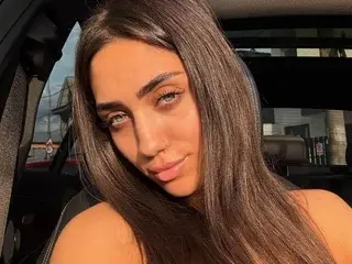 Streamate Free Porn Cam of IsLucyCherry