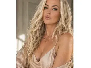 Streamate Live Sex Cam of NaughtyLeahUK