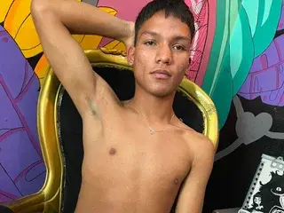 Streamate Live Sex Cam of KirosSinclair