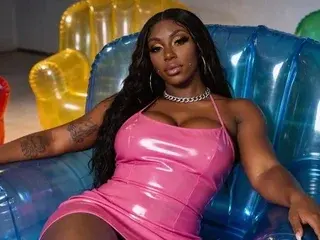Streamate Nude Webcam of EbonyMystique