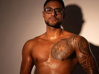Streamate Free Live Porn of Liam_Garcia
