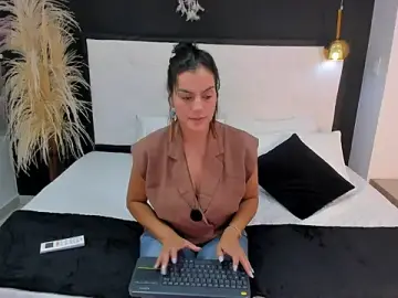 Stripchat Live Sex Cam of Ada_Monroe10