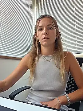 Stripchat Free Porn Cam of lucie_mehott