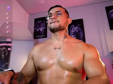 Stripchat Live Sex Cam of Marco_Vega