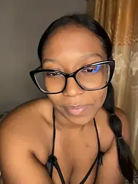 Stripchat Live Sex Cam of chell_iivy