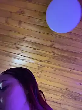 Stripchat Free Porn Cam of Karen18_boobs