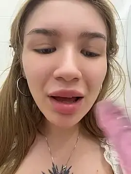 Stripchat Nude Webcam of FlashTitsRoyal