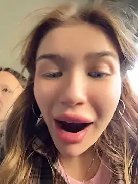 Stripchat Live Sex of FlashTitsRoyal