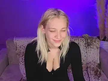Stripchat Live Sex Cam of KaraLiin
