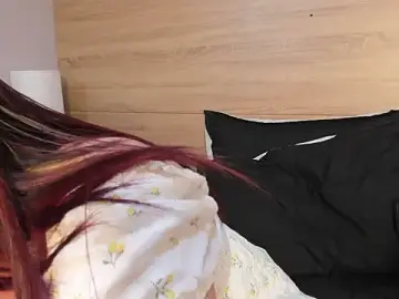 Stripchat Free Porn Cam of madelaine_blosson