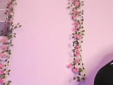 Stripchat Live Sex Cam of Luna-Chann