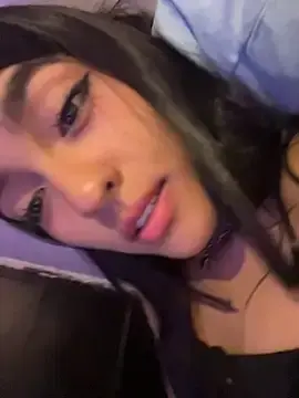 Stripchat Free Live Porn of mia_honeyy_