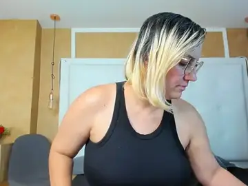 Stripchat Sex Chat of Heidy_milf