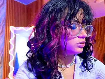 Stripchat Live Sex Cam of kristen_tay