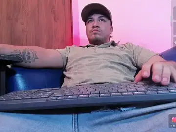 Stripchat Live Sex Cam of juanmechanic_