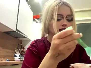 Stripchat Live Sex Cam of moonluv33