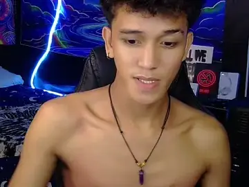 Stripchat Free Porn Cam of hugekenbigcock