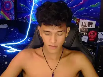Stripchat Free Porn Cam of hugekenbigcock