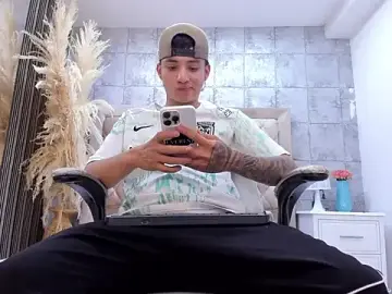 Stripchat Free Live Porn of wesley_boyy_