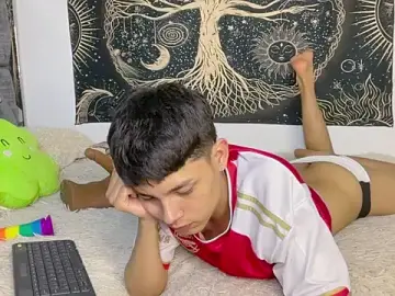 Stripchat Live Sex Cam of Andy_Belier23