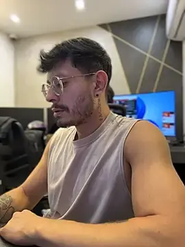 Stripchat Nude Webcam of andrewlopezz