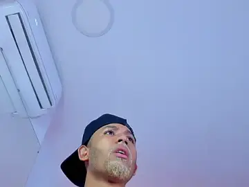 Stripchat Sex Cam of B_Wild