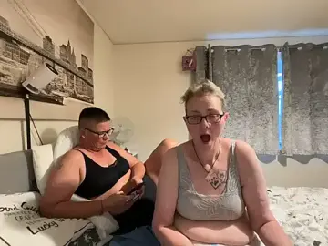 Stripchat Sex Cam of Curvy-Jinx
