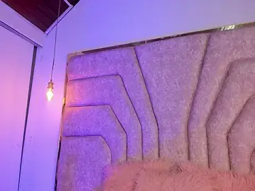 Stripchat Live Porn of EmaJames25