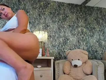 Stripchat Best live sex cam show of JazmiiMilf