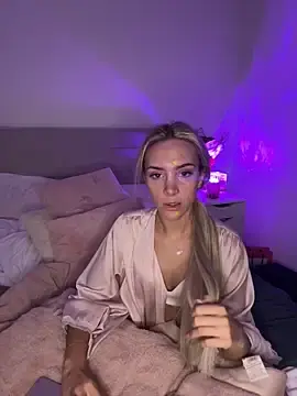 Stripchat Sex Cam of Naughtyblondex