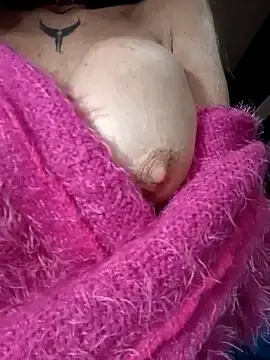 Stripchat Sex Cam of FrozenWaffle