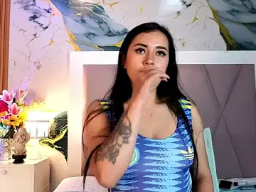 Stripchat Free Porn Cam of MiiaRousse_
