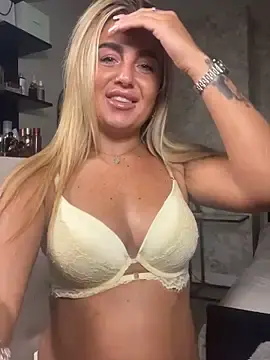 Stripchat Nude Webcam of CharlottemilfUKx