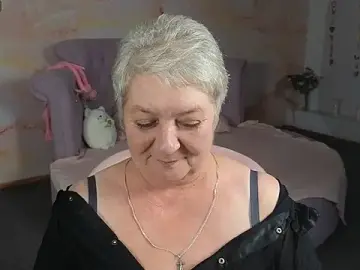 Stripchat Sex Cam of Poppy_Pulse