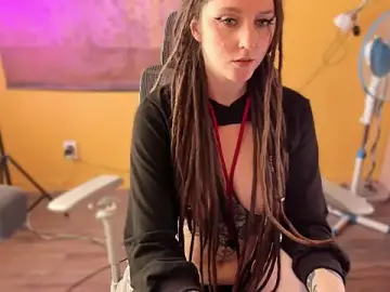 Stripchat Adult Video Chat of CutieMaevee