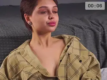 Stripchat Free Porn Cam of Emmy-Brooks
