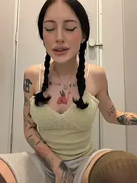 Stripchat Live Sex Cam of Melissa_crazy
