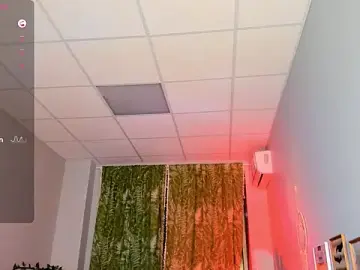 Stripchat Live Sex Cam of FlexyFox