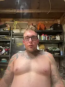 Stripchat Free Porn Cam of WIDBIGWHITECOCK